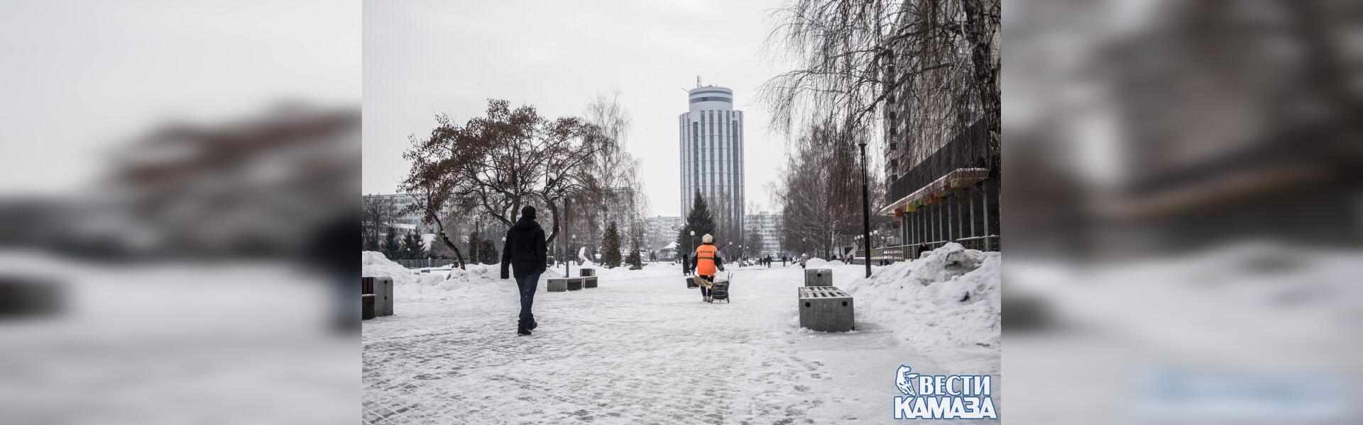 Погода набережные челны май 2024 года. Погода снег Набережные Челны. Метельная погода. Снегопад 2 мая 1984 года фото на улице Гагарина.