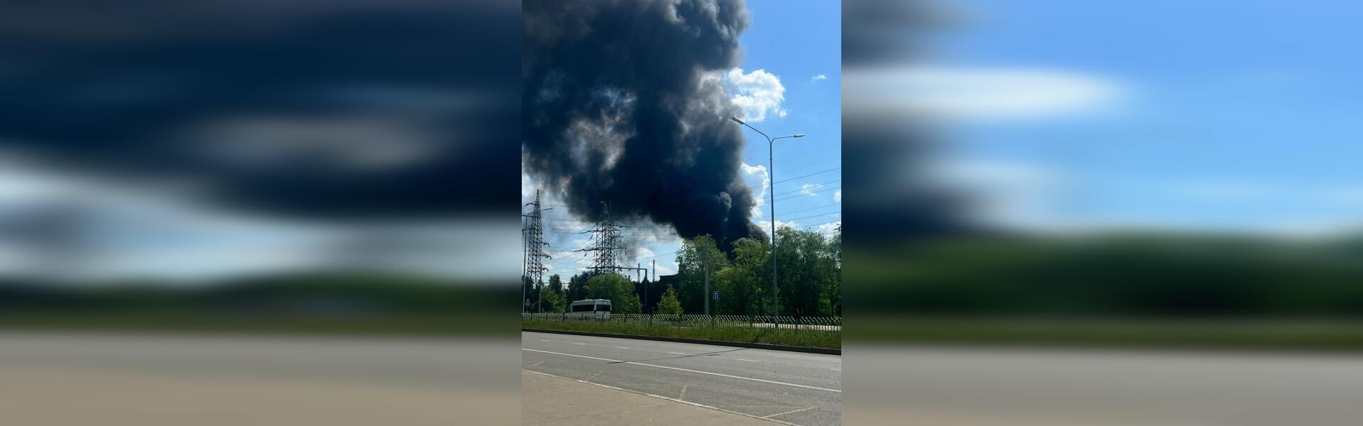 Пожар зафиксировали очевидцы на одной из промышленных площадок Челнов -  «Вести КАМАЗа»