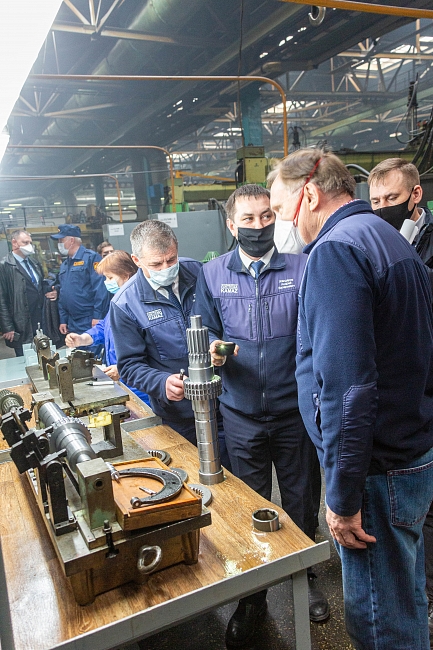 Сергей Когогин посетил завод запасных частей и компонентов 