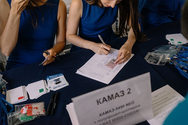 Тест-драйв автомобилей КАМАЗ-5490 в Казани 11 августа 2017 года 
