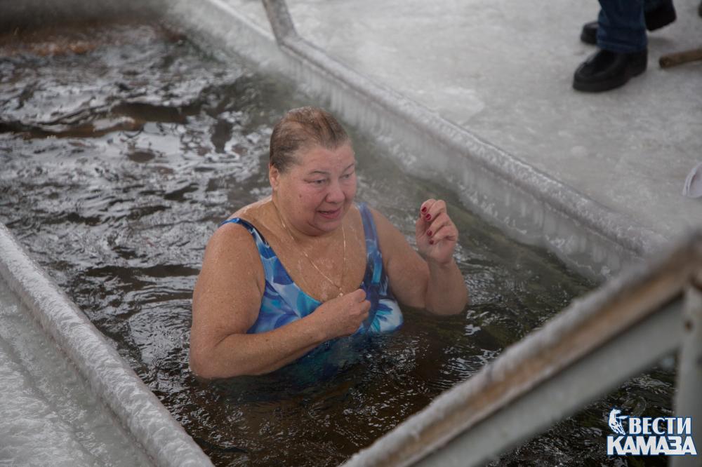 2021-01-19 - Крещенские купания в Набережных Челнах (Фото: Антон Литвиненко) 