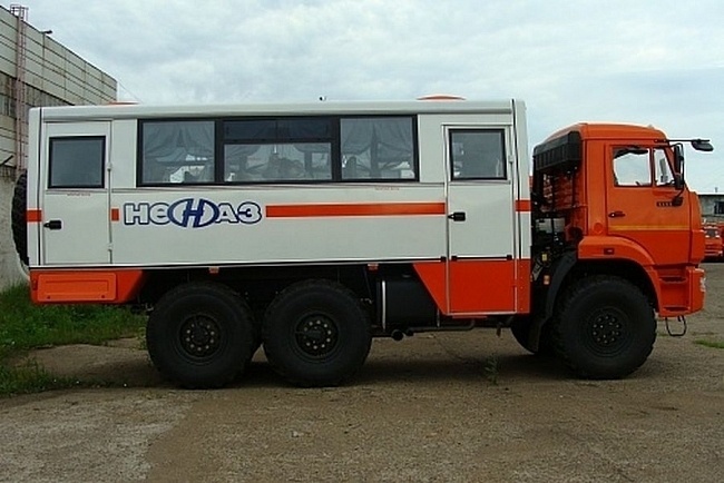 Вахтовый автобус НЕФАЗ-4208 